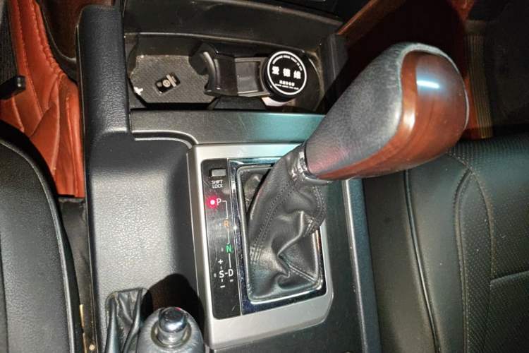 Used Toyota Prado 2016 3.5L Automatic TX-L Gear Lever