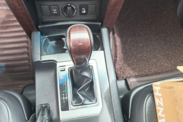 Used Toyota Prado 2016 3.5L Automatic TX-L Gear Lever