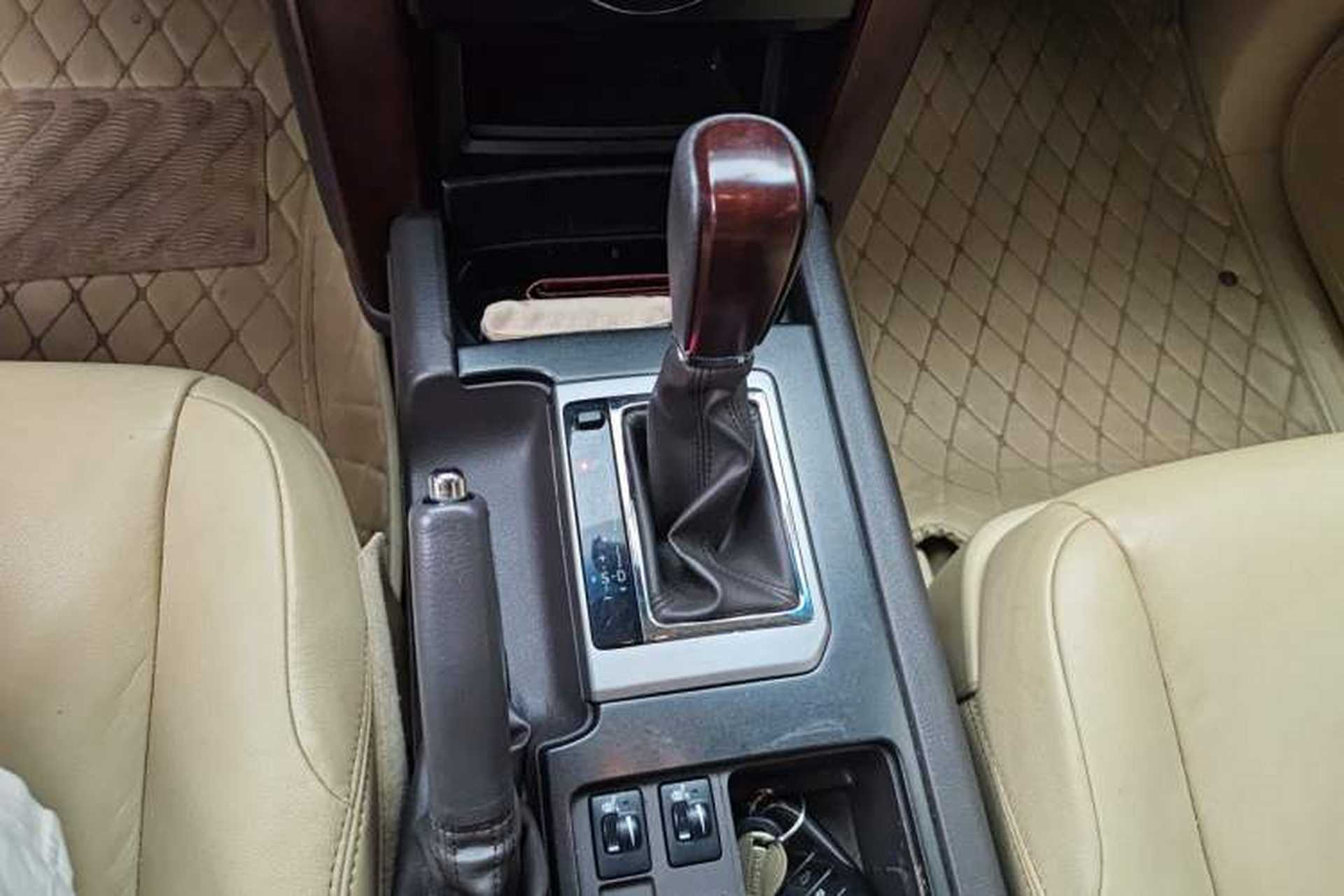 Used Toyota Prado 2016 3.5L Automatic VX NAVI Gear Lever