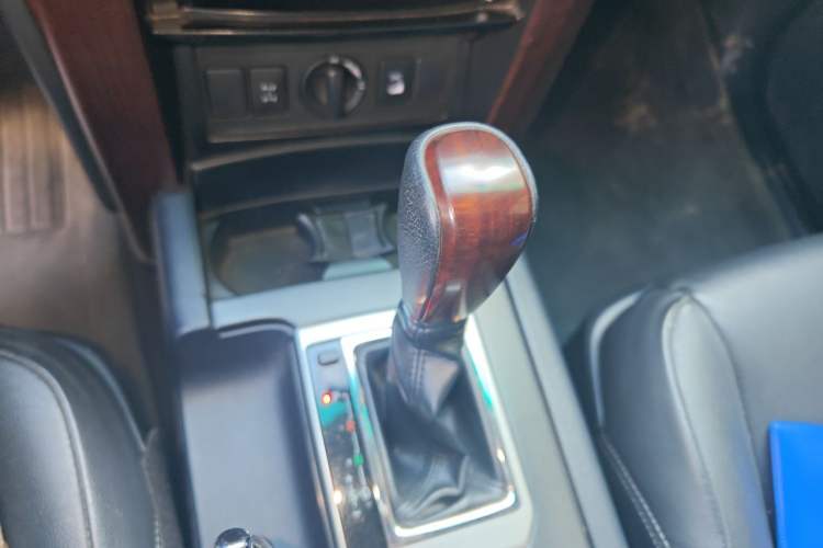 Used Toyota Prado 2016 3.5L Automatic TX-L Gear Lever