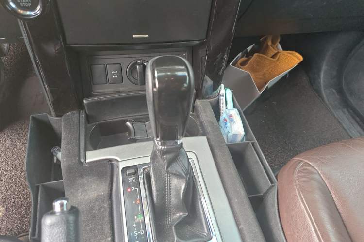 Used Toyota Prado 2016 3.5L Automatic TX-L Gear Lever