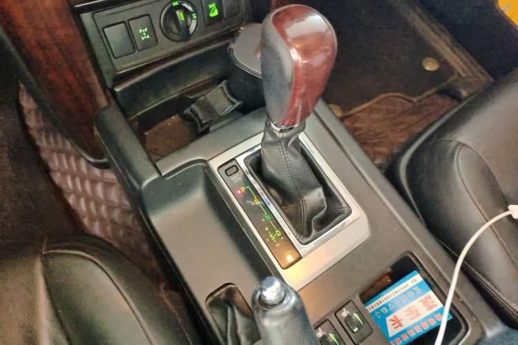 Used Toyota Prado 2016 3.5L Automatic TX-L Gear Lever
