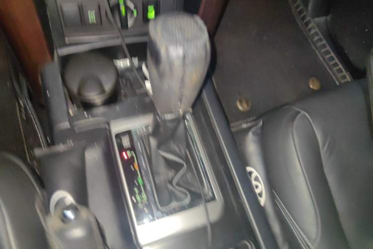 Used Toyota Prado 2016 3.5L Automatic TX-L Gear Lever