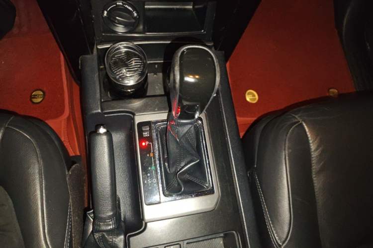 Used Toyota Prado 2016 2.7L Automatic Standard Edition Gear Lever