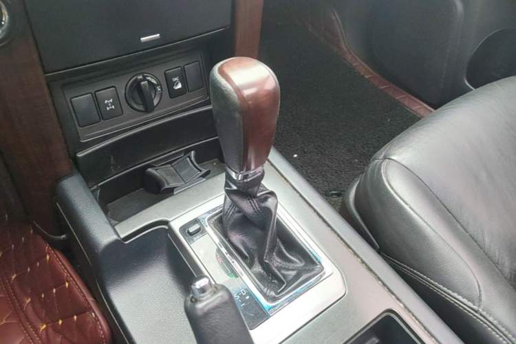 Used Toyota Prado 2016 3.5L Automatic TX-L Gear Lever