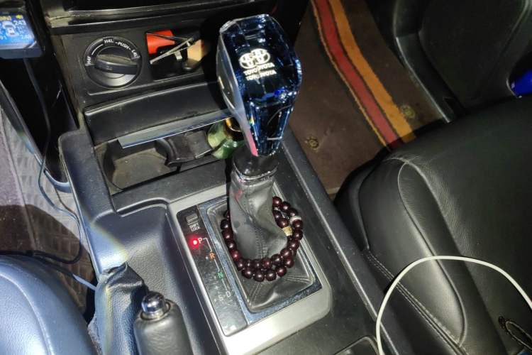 Used Toyota Prado 2016 2.7L Automatic Standard Edition Gear Lever