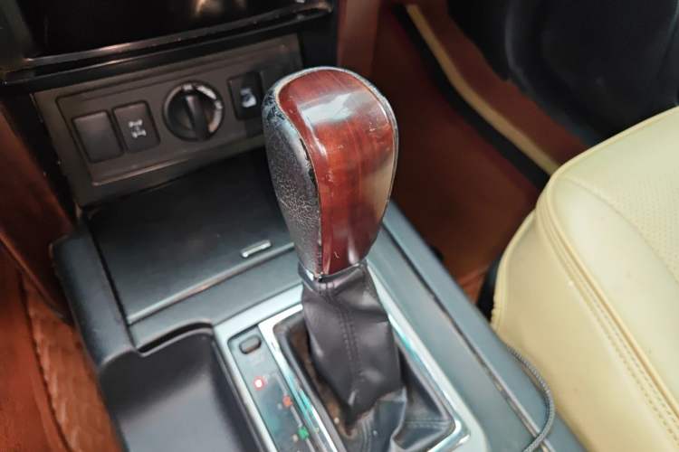 Used Toyota Prado 2016 3.5L Automatic TX-L Gear Lever