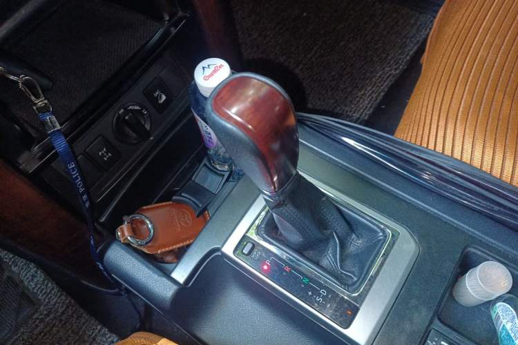 Used Toyota Prado 2016 3.5L Automatic TX-L Gear Lever