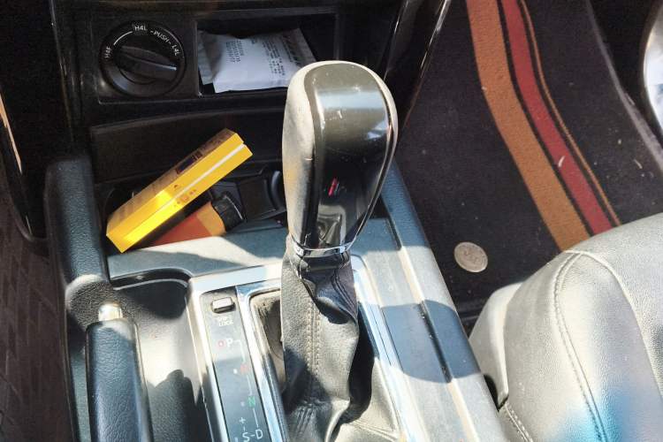 Used Toyota Prado 2016 2.7L Automatic Standard Edition Gear Lever