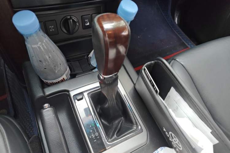 Used Toyota Prado 2016 3.5L Automatic TX-L Gear Lever
