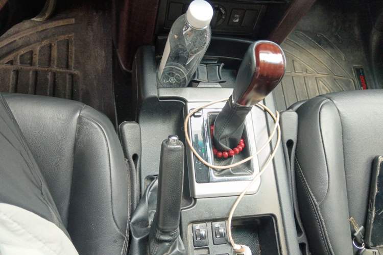 Used Toyota Prado 2016 3.5L Automatic TX-L Gear Lever