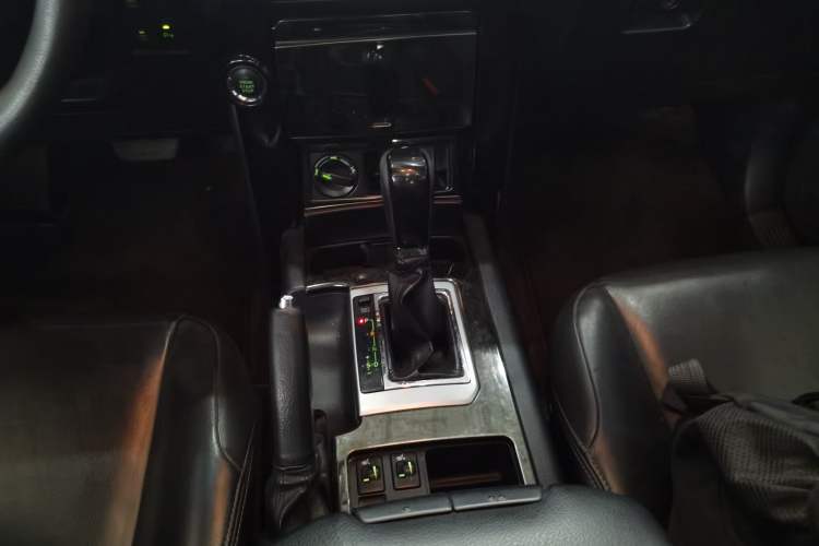 Used Toyota Prado 2016 2.7L Automatic Standard Edition Gear Lever
