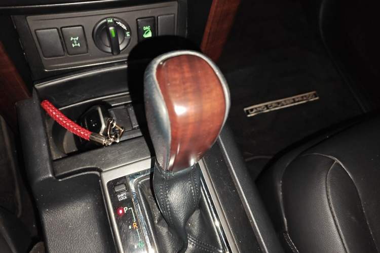 Used Toyota Prado 2016 3.5L Automatic TX-L Gear Lever