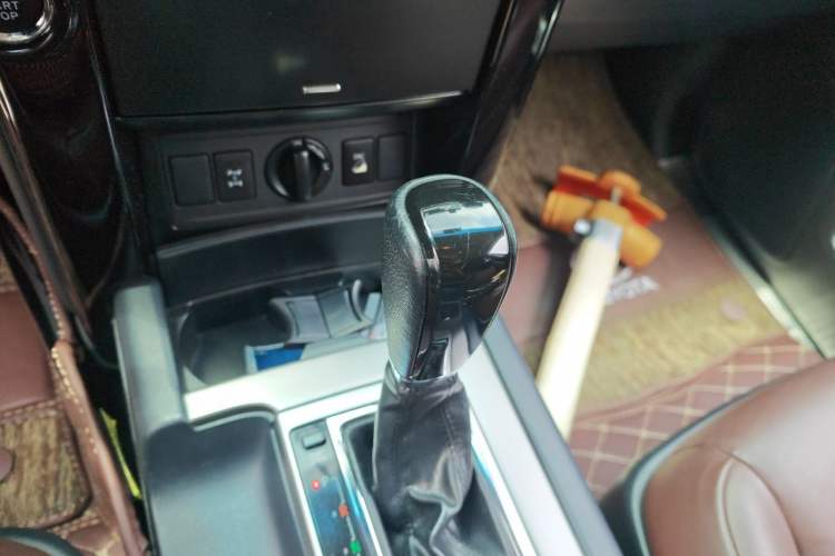 Used Toyota Prado 2016 3.5L Automatic TX-L Gear Lever