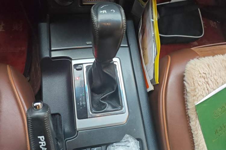 Used Toyota Prado 2016 2.7L Automatic Standard Edition Gear Lever
