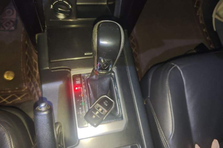 Used Toyota Prado 2016 2.7L Automatic Standard Edition Gear Lever