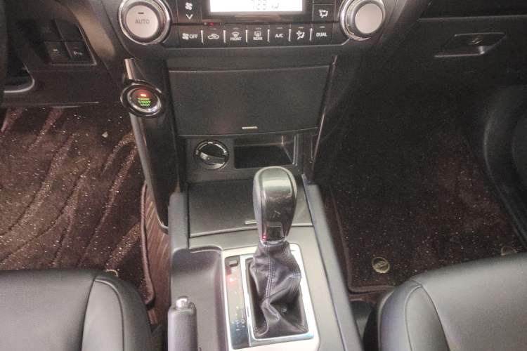 Used Toyota Prado 2016 2.7L Automatic Standard Edition Gear Lever