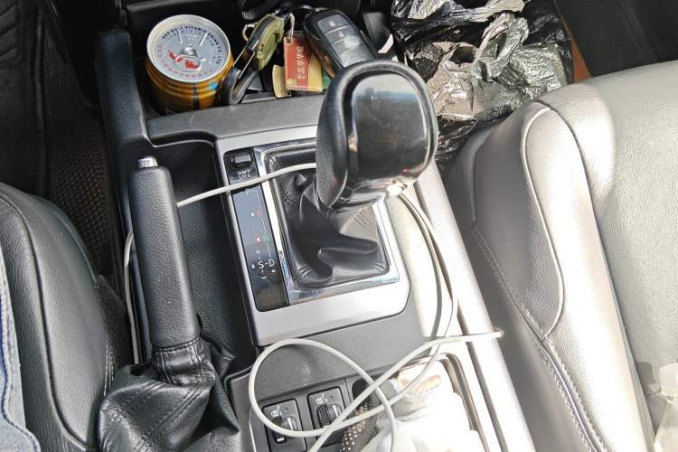 Used Toyota Prado 2016 2.7L Automatic Standard Edition Gear Lever