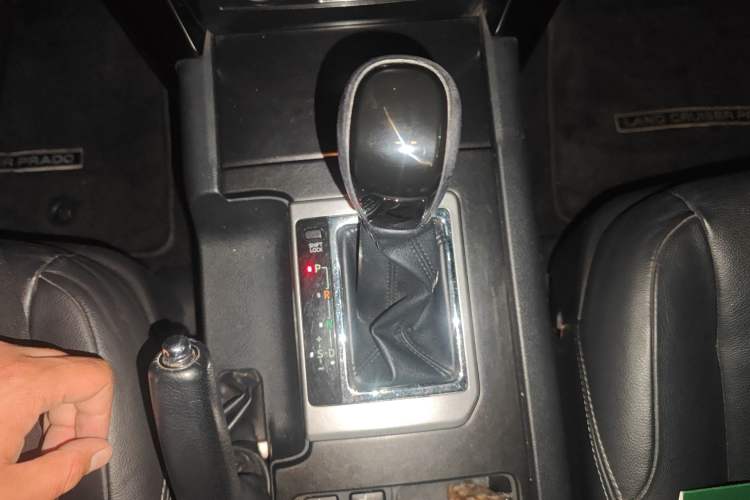 Used Toyota Prado 2016 2.7L Automatic Standard Edition Gear Lever