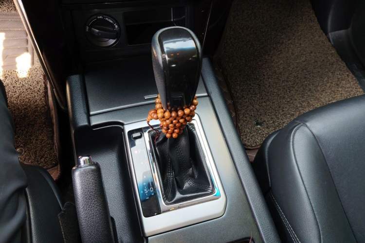 Used Toyota Prado 2016 2.7L Automatic Standard Edition Gear Lever