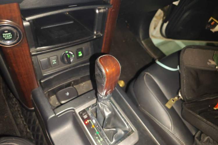 Used Toyota Prado 2016 3.5L Automatic TX-L Gear Lever