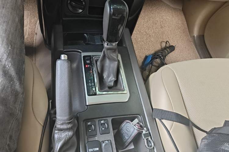 Used Toyota Prado 2016 2.7L Automatic Luxury Edition Gear Lever