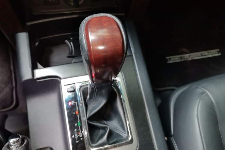 Used Toyota Prado 2016 3.5L Automatic TX-L Gear Lever