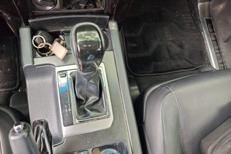 Used Toyota Prado 2016 2.7L Automatic Standard Edition Gear Lever