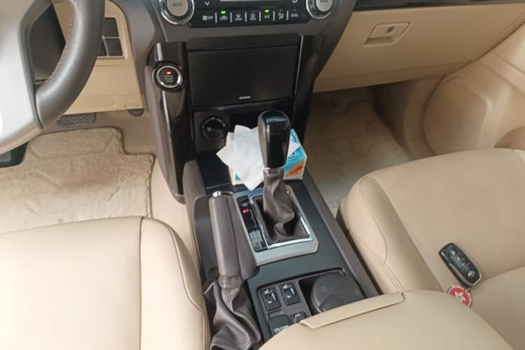 Used Toyota Prado 2016 2.7L Automatic Luxury Edition Gear Lever
