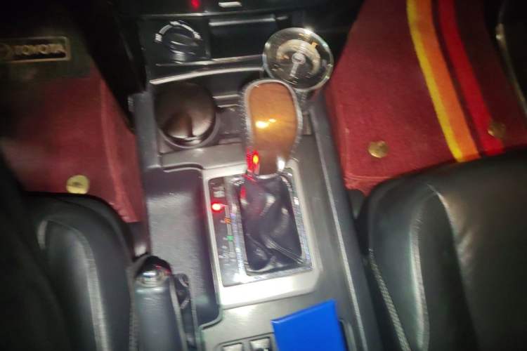 Used Toyota Prado 2016 2.7L Automatic Standard Edition Gear Lever