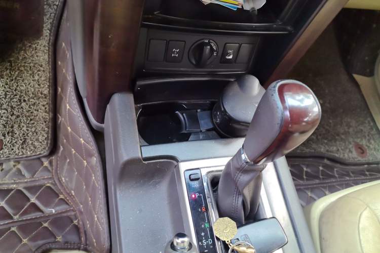 Used Toyota Prado 2016 3.5L Automatic TX-L NAVI Gear Lever