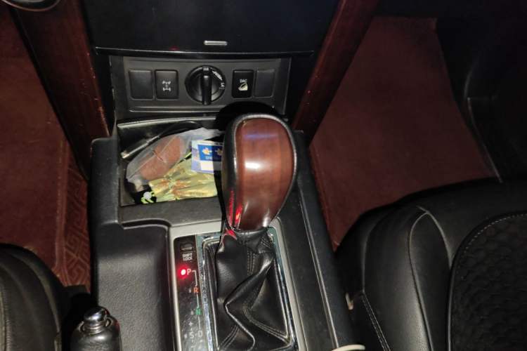 Used Toyota Prado 2016 3.5L Automatic TX-L Gear Lever