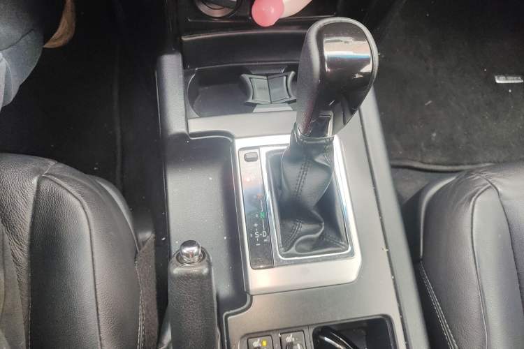 Used Toyota Prado 2016 2.7L Automatic Luxury Edition Gear Lever