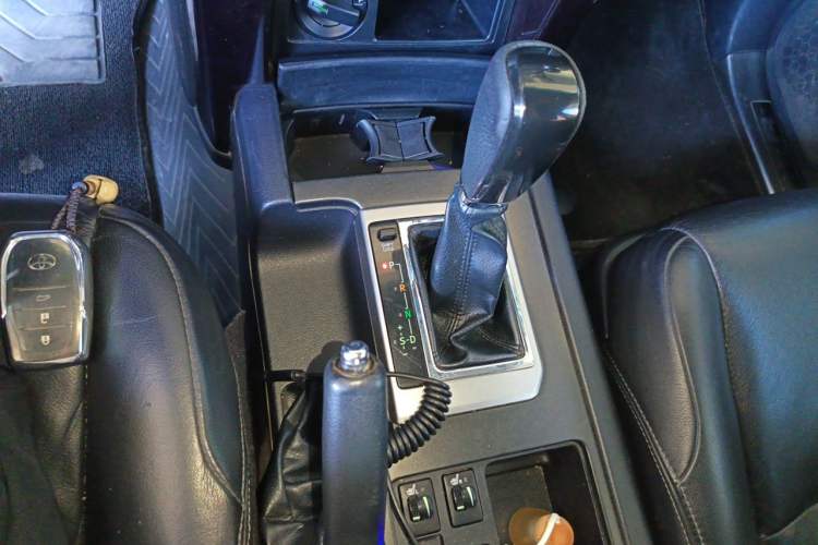Used Toyota Prado 2016 2.7L Automatic Standard Edition Gear Lever