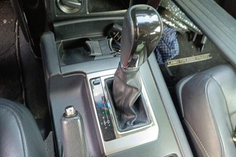 Used Toyota Prado 2016 2.7L Automatic Standard Edition Gear Lever