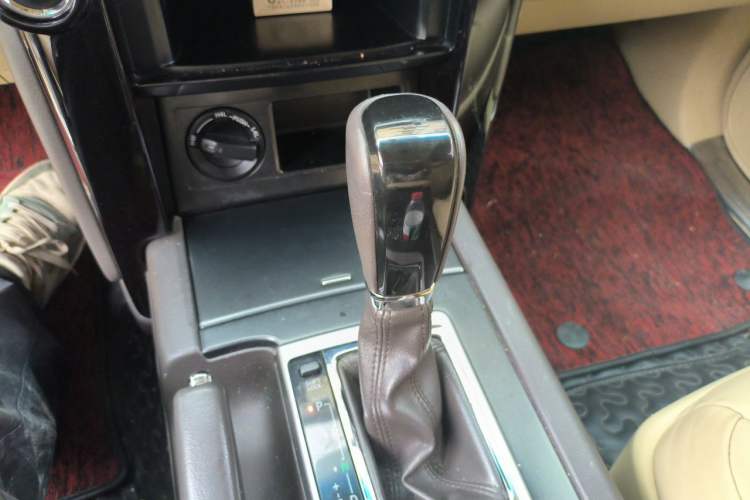 Used Toyota Prado 2016 2.7L Automatic Standard Edition Gear Lever