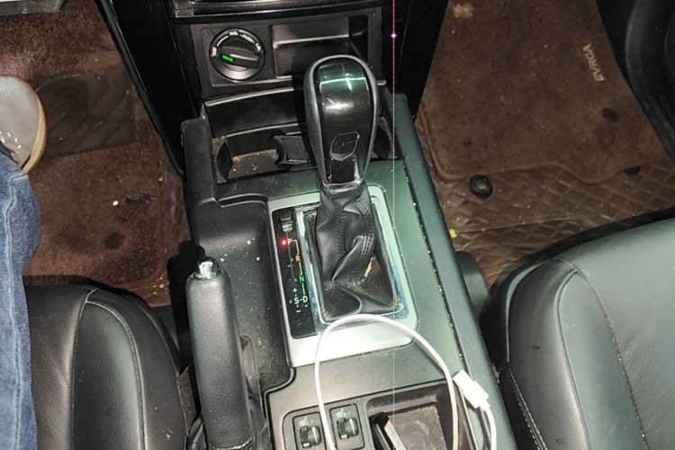 Used Toyota Prado 2016 2.7L Automatic Standard Edition Gear Lever