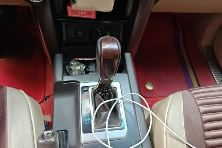 Used Toyota Prado 2016 3.5L Automatic TX-L Gear Lever