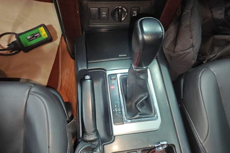 Used Toyota Prado 2016 3.5L Automatic TX-L Gear Lever