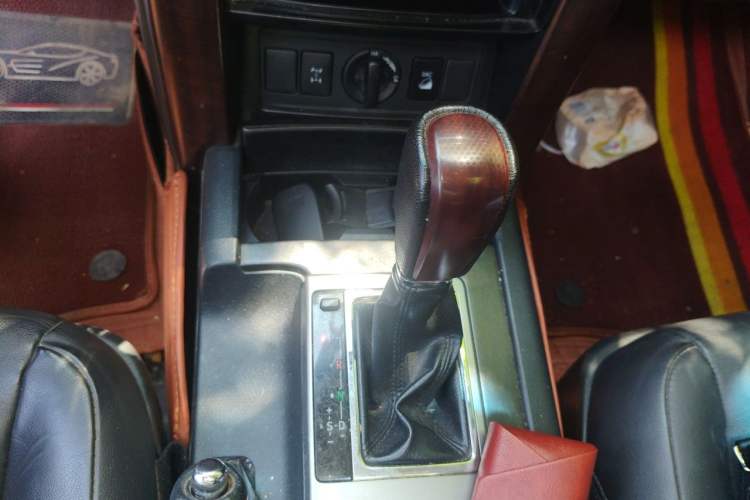 Used Toyota Prado 2016 3.5L Automatic TX-L Gear Lever