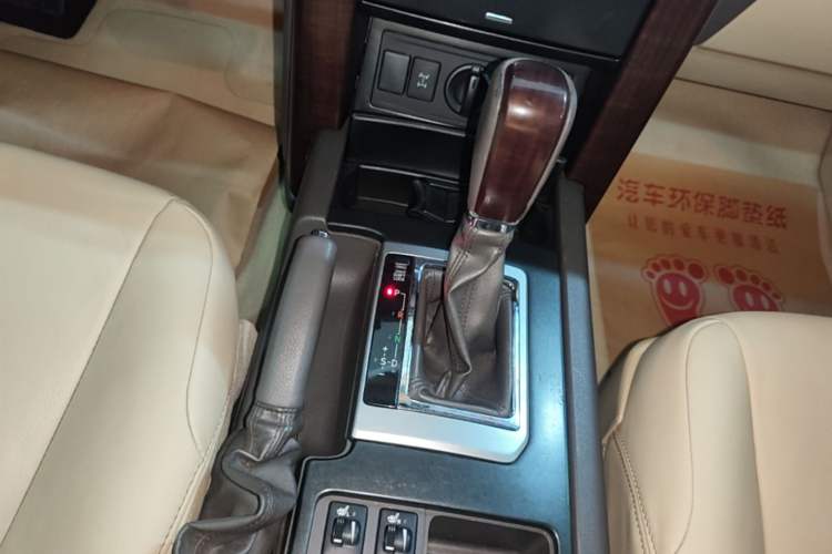 Used Toyota Prado 2016 3.5L Automatic TX-L Gear Lever