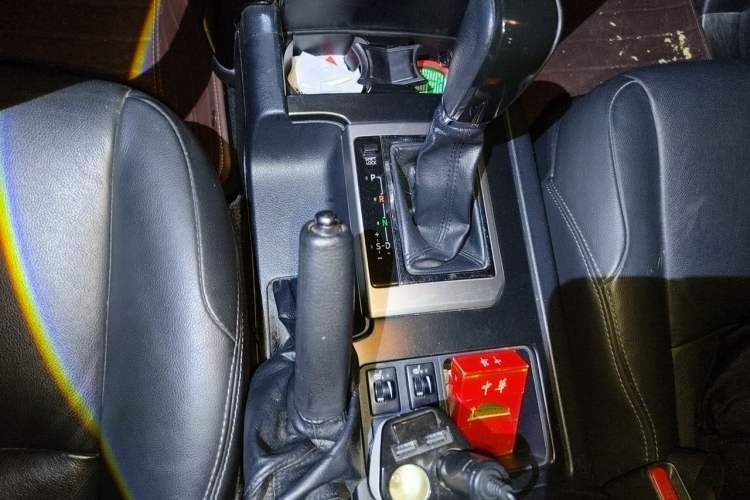 Used Toyota Prado 2016 2.7L Automatic Standard Edition Gear Lever