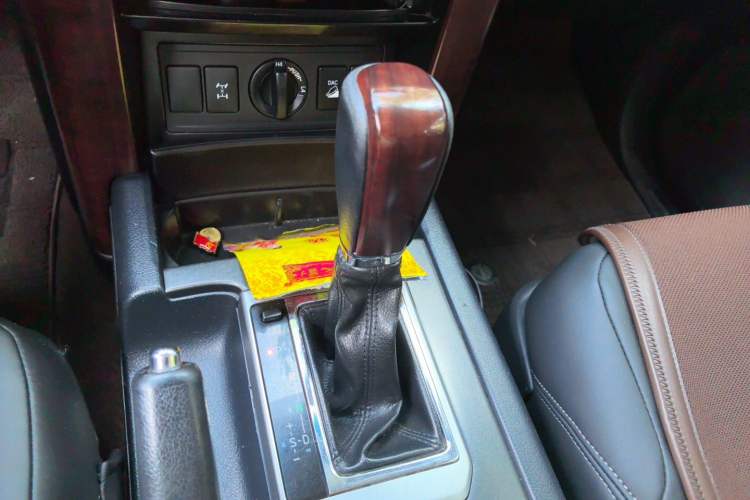 Used Toyota Prado 2016 3.5L Automatic TX-L Gear Lever