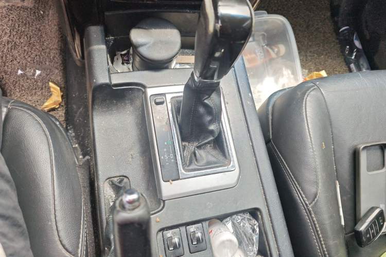 Used Toyota Prado 2016 2.7L Automatic Standard Edition Gear Lever