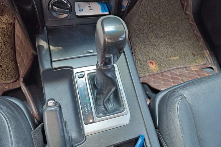 Used Toyota Prado 2016 2.7L Automatic Standard Edition Gear Lever