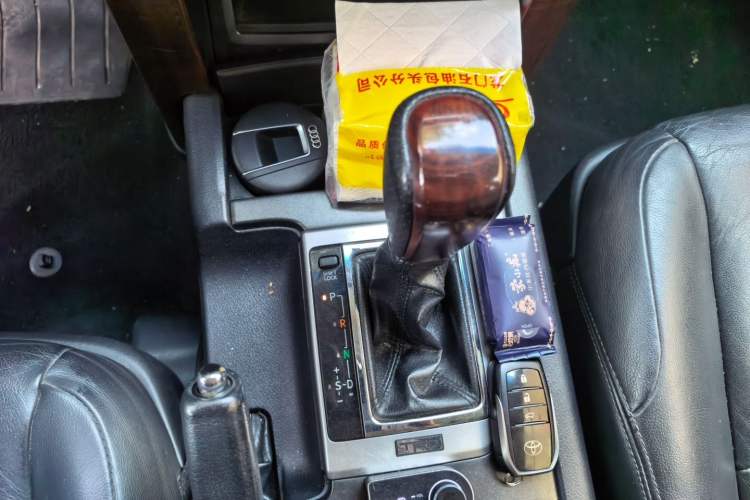 Used Toyota Prado 2016 3.5L Automatic TX-L Gear Lever