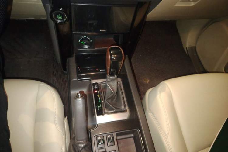 Used Toyota Prado 2016 2.7L Automatic Standard Edition Gear Lever