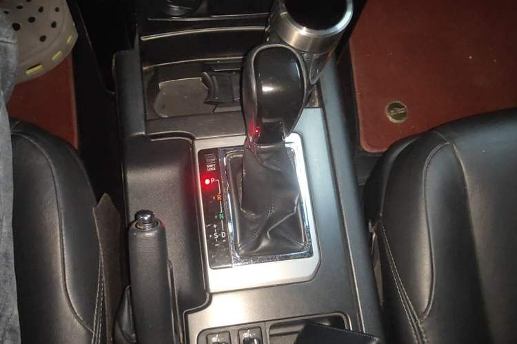 Used Toyota Prado 2016 2.7L Automatic Standard Edition Gear Lever