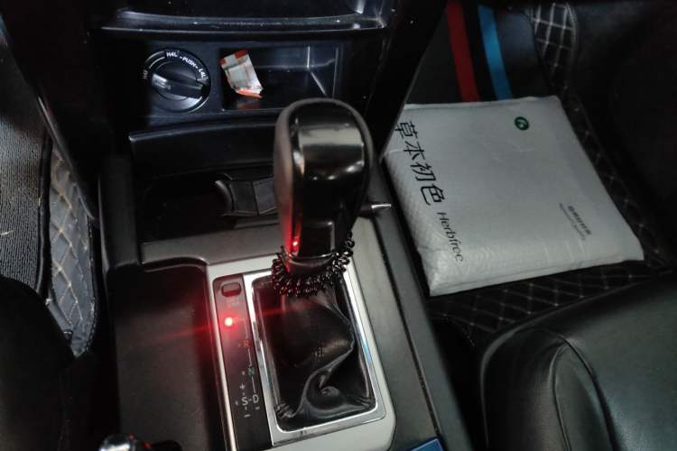Used Toyota Prado 2016 2.7L Automatic Standard Edition Gear Lever