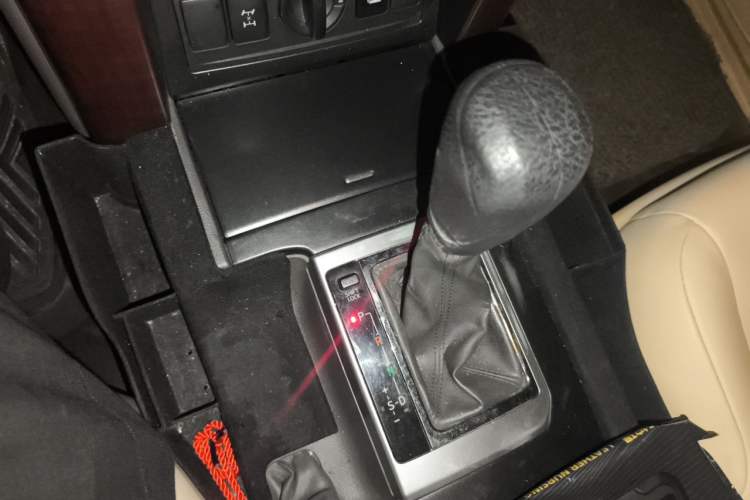 Used Toyota Prado 2016 3.5L Automatic TX-L Gear Lever